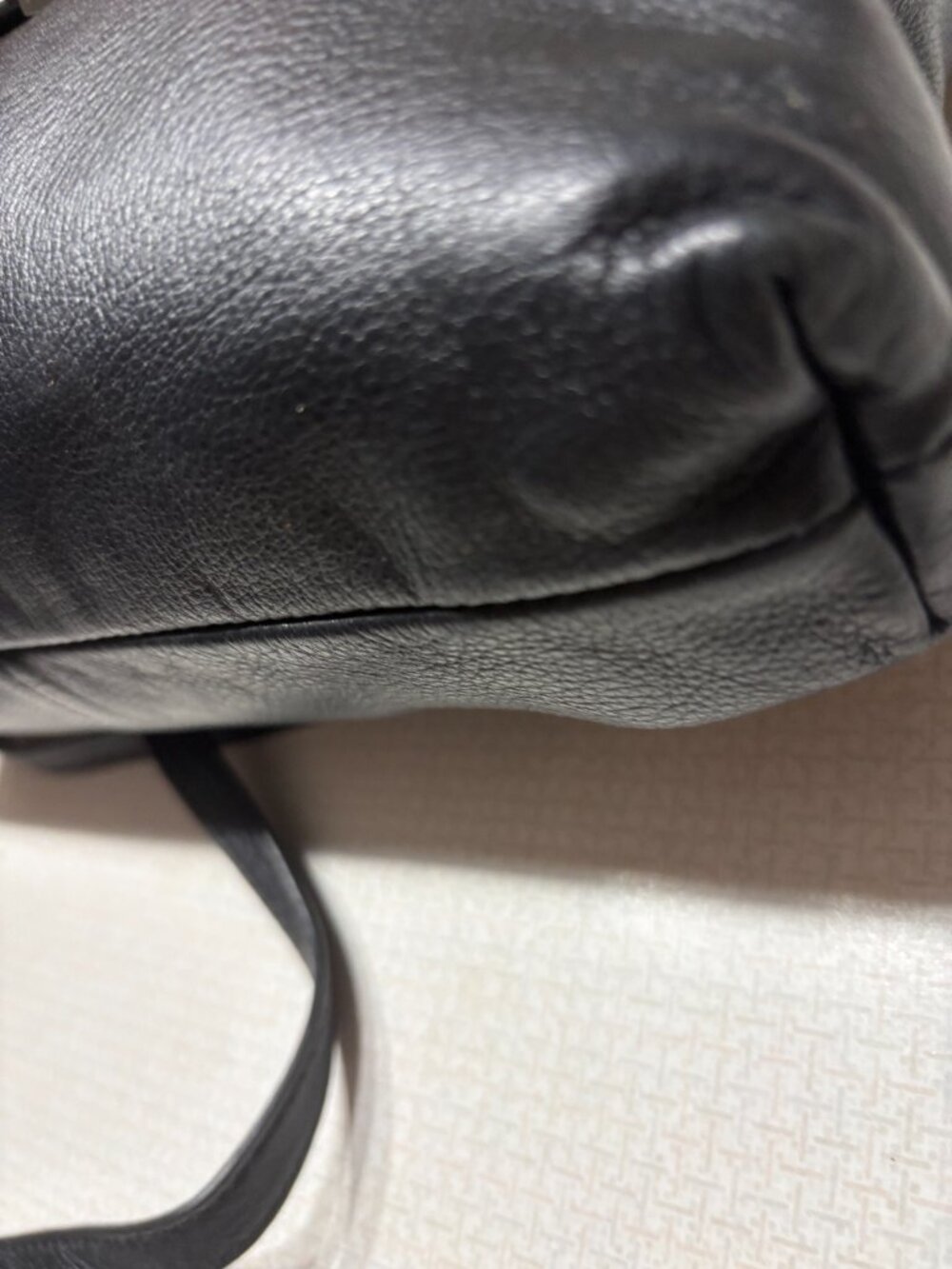 GUC Black Leather margot New York Crossbody - Picture 7 of 7